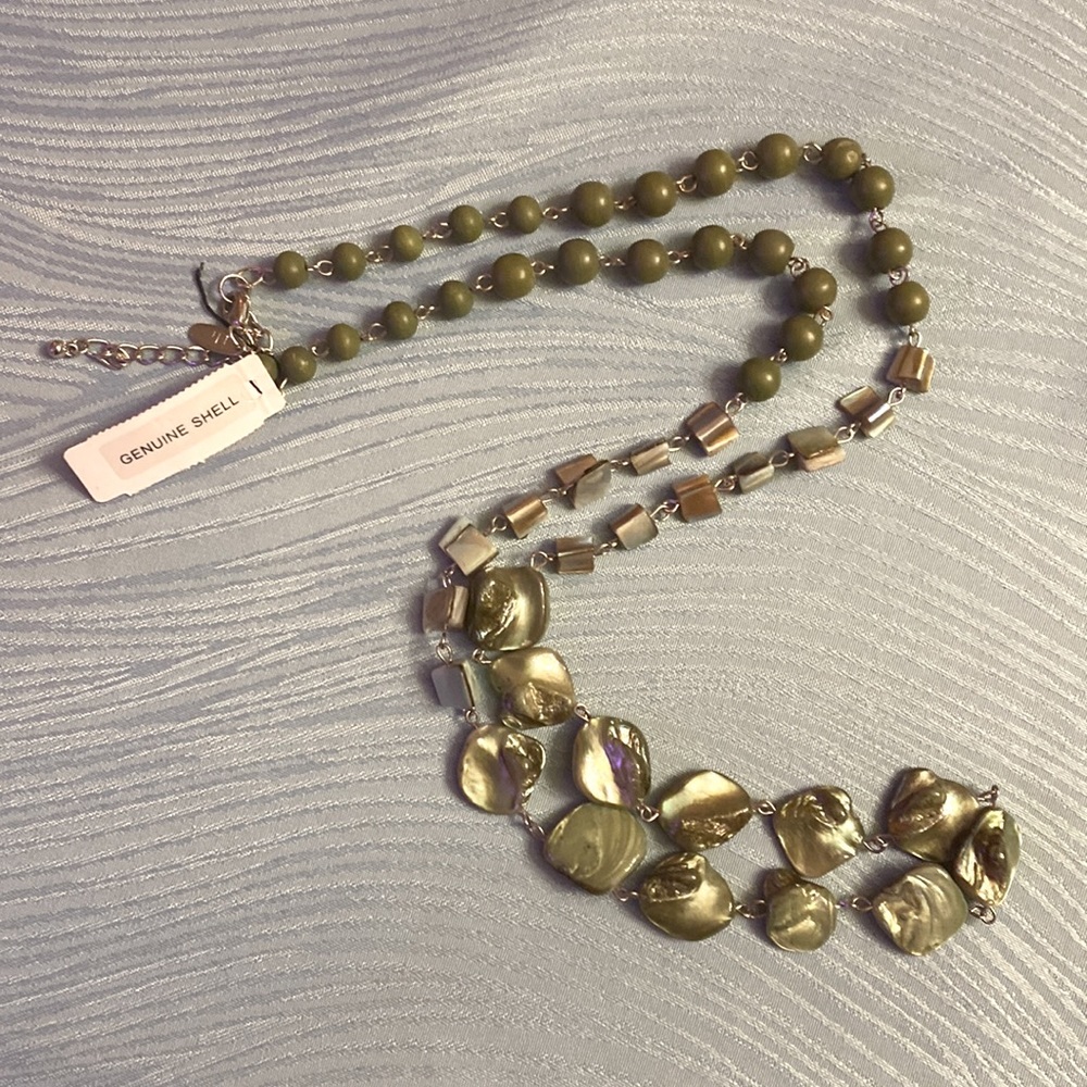 NWT green Genuine Shell necklace